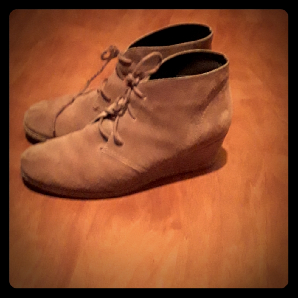 High heel boots